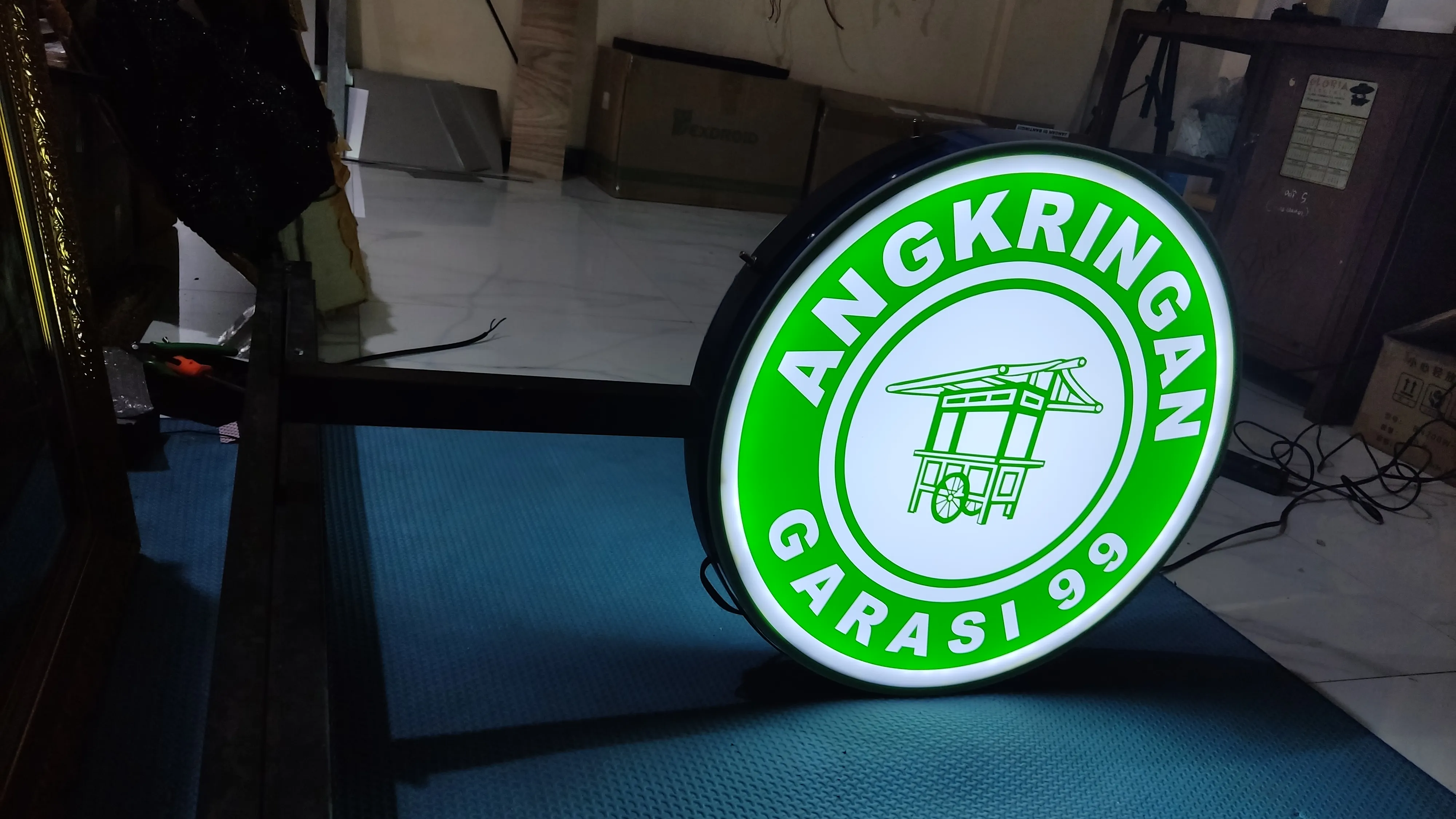 Logo neon-box